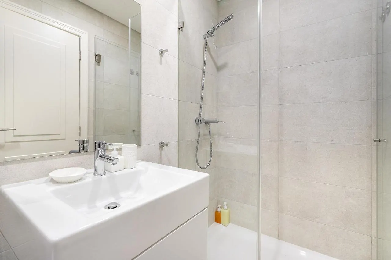 Whome Hidden Oasis W/ Private Patio, Ac & Great Vibe Лиссабон 0*,  Португалия